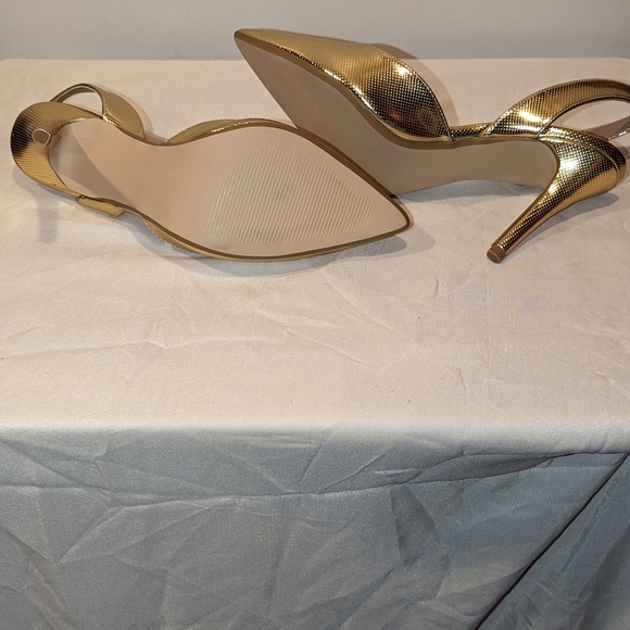 Shoes/Heels - Picture 3 of 7